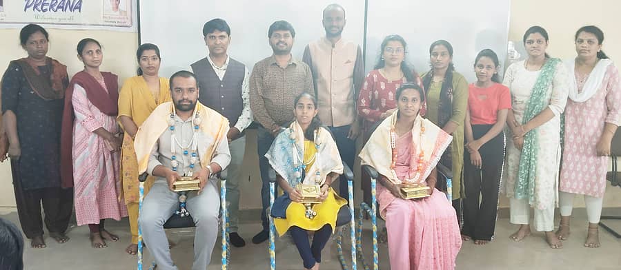 <div class="paragraphs"><p>ತುಮಕೂರಿನಲ್ಲಿ ಶನಿವಾರ ರೋಟರಿ ತುಮಕೂರು ಪ್ರೇರಣ, ಎಎನ್ಎನ್ ಫೌಂಡೇಶನ್ ಸಹಯೋಗದಲ್ಲಿ ಆಯೋಜಿಸಿದ್ದ ಕಾರ್ಯಾಗಾರದಲ್ಲಿ ಸಂಪನ್ಮೂಲ ವ್ಯಕ್ತಿಗಳಾದ ಅವಿನಾಶ್, ತೇಜಸ್ವಿನಿ, ನರಸಿಂಹರಾಜ, ವಿಜಯಕುಮಾರಿ ಮೊದಲಾದವರು ಪಾಲ್ಗೊಂಡಿದ್ದರು</p></div>