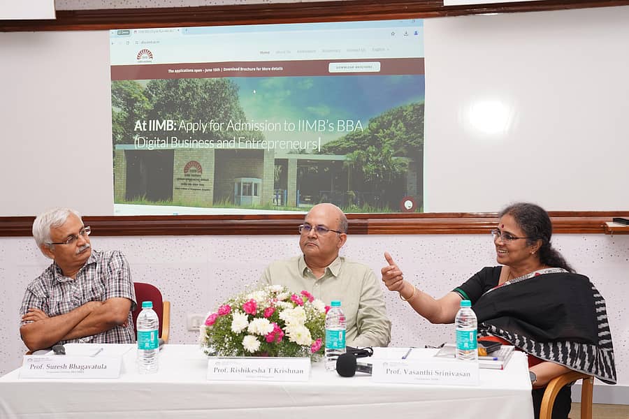 ಐಐಎಂ–ಬಿಯಲ್ಲಿ ನಡೆದ ಸುದ್ದಿಗೋಷ್ಠಿಯಲ್ಲಿ ಬಿಬಿಎ–ಡಿಬಿಇ ಕಾರ್ಯಕ್ರಮ ನಿರ್ದೇಶಕ ಪ್ರೊ. ಸುರೇಶ್ ಭಾಗವತುಲಾ, ಐಐಎಂ–ಬಿ ನಿರ್ದೇಶಕ ಪ್ರೊ. ಋಷಿಕೇಶ ಟಿ. ಕೃಷ್ಣನ್ ಮತ್ತು ಐಐಎಂ–ಬಿ ಡಿಜಿಲಟ್ ಕಲಿಕಾ ಕಾರ್ಯಕ್ರಮದ ಅಧ್ಯಕ್ಷರಾದ ಪ್ರೊ. ವಸಂತಿ ಶ್ರೀನಿವಾಸನ್ ಪಾಲ್ಗೊಂಡಿದ್ದರು.