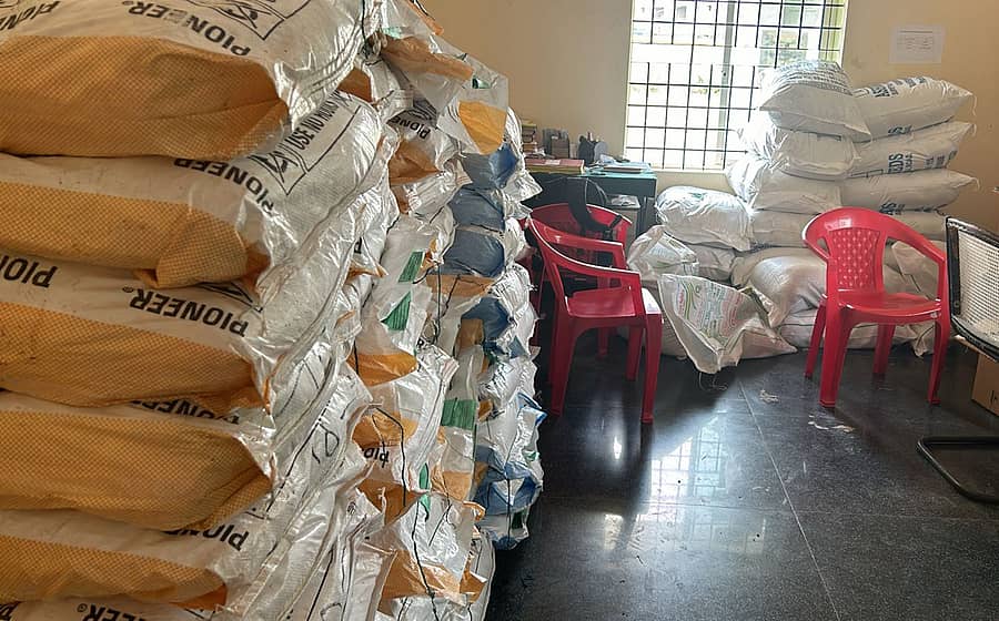 ಚನ್ನರಾಯಪಟ್ಟಣ ತಾಲ್ಲೂಕು ಉದಯಪುರ ರೈತಸಂಪರ್ಕ ಕೇಂದ್ರದಲ್ಲಿ ಬಿತ್ತನೆ ಬೀಜ ದಾಸ್ತಾನು ಮಾಡಲಾಗಿದೆ