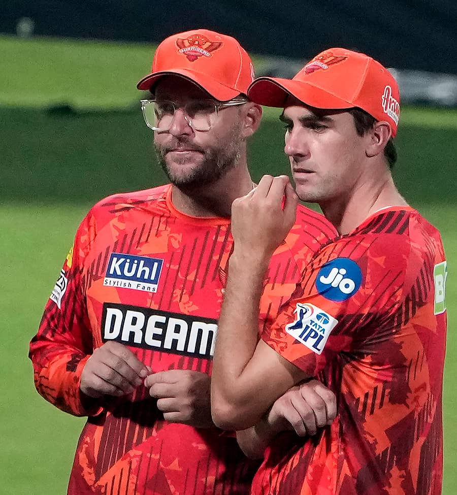 ಸನ್ರೈಸರ್ಸ್ ಹೈದರಾಬಾದ್ ತಂಡದ ಕೋಚ್ ಡೇನಿಯಲ್ ವೆಟೊರಿ ಮತ್ತು ನಾಯಕ ಪ್ಯಾಟ್ ಕಮಿನ್ಸ್ –ಪಿಟಿಐ ಚಿತ್ರ