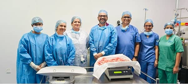 ಲ್ಯಾಪ್ರೊಸ್ಕೋಪಿ ಶಸ್ತ್ರಚಿಕಿತ್ಸೆ ಮೂಲಕ ಗರ್ಭಾಶಯದಲ್ಲಿ ಬೆಳೆದಿದ್ದ ನಾರುಗಡ್ಡೆಯನ್ನು ಹೊರತೆಗೆದ ವೈದ್ಯರ ತಂಡ