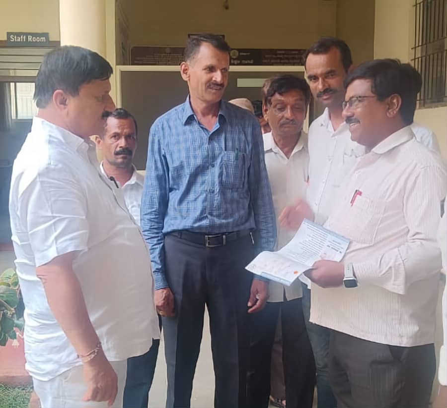 ರಿಪ್ಪನ್‌ಪೇಟೆ ಪದವಿ ಕಾಲೇಜಿನಲ್ಲಿ ಶನಿವಾರ ತೀರ್ಥಹಳ್ಳಿ ಕ್ಷೇತ್ರದ ಶಾಸಕ ಆರಗ ಜ್ಞಾನೇಂದ್ರ ಭೇಟಿ ನೀಡಿ ಪರಿಷತ್ ಅಭ್ಯರ್ಥಿಗಳ ಪರ ಮತಯಾಚನೆ ಮಾಡಿದರು