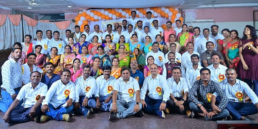 ಹಳೆಯ ವಿದ್ಯಾರ್ಥಿಗಳಿಂದ ಬೀದರ್ನ ಮಾತೋಶ್ರೀ ಶಾಲೆಯಲ್ಲಿ ಮಂಗಳವಾರ ಗುರುವಂದನಾ ಕಾರ್ಯಕ್ರಮ ಹಮ್ಮಿಕೊಳ್ಳಲಾಗಿತ್ತು