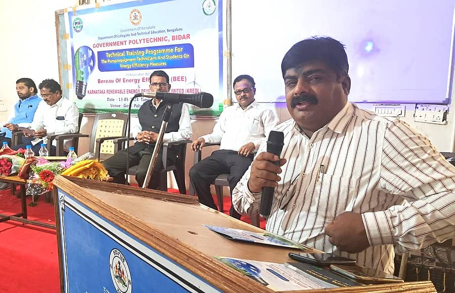 ಕಾರ್ಯಕ್ರಮ ಉದ್ಘಾಟಿಸಿ ಮಾತನಾಡಿದ ಜೆಸ್ಕಾಂ ಬೀದರ್ ವಿಭಾಗದ ಕಾರ್ಯನಿರ್ವಾಹಕ ಎಂಜಿನಿಯರ್ ರಮೇಶ ಕೆ. ಪಾಟೀಲ