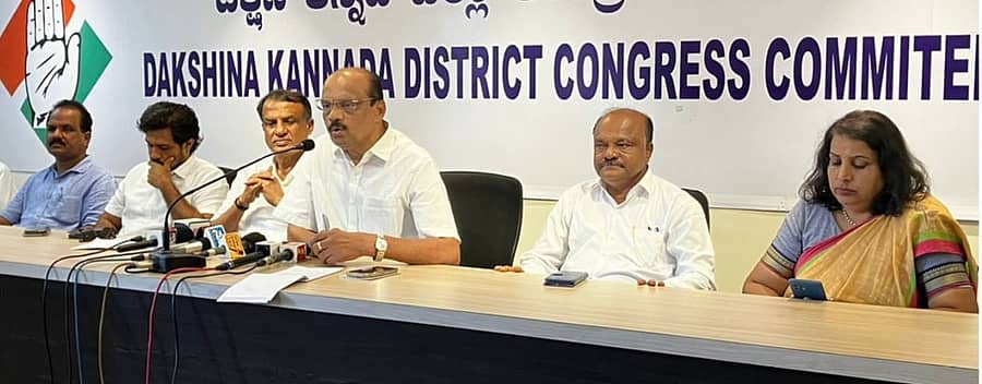 ಪತ್ರಿಕಾಗೋಷ್ಠಿಯಲ್ಲಿ ಹರೀಶ್ ಕುಮಾರ್ ಮಾತನಾಡಿದರು. ಮಂಜುನಾಥ ಭಂಡಾರಿ, ಸದಾಶಿವ ಉಳ್ಳಾಲ್, ಶಾಲೆಟ್ ಪಿಂಟೊ ಮತ್ತಿತರರು ಪಾಲ್ಗೊಂಡಿದ್ದರು