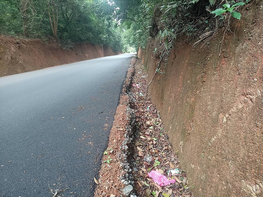 ತೀರ್ಥಹಳ್ಳಿ ತಾಲ್ಲೂಕಿನ ರಾಷ್ಟ್ರೀಯ ಹೆದ್ದಾರಿ 169ಎ ಮಾರ್ಗ ಮಧ್ಯದ ಆಗುಂಬೆ ರಸ್ತೆಯಲ್ಲಿ ಹಳದಿ, ಬಿಳಿ ಪಟ್ಟೆ ಅಳವಡಿಸದಿರುವುದು