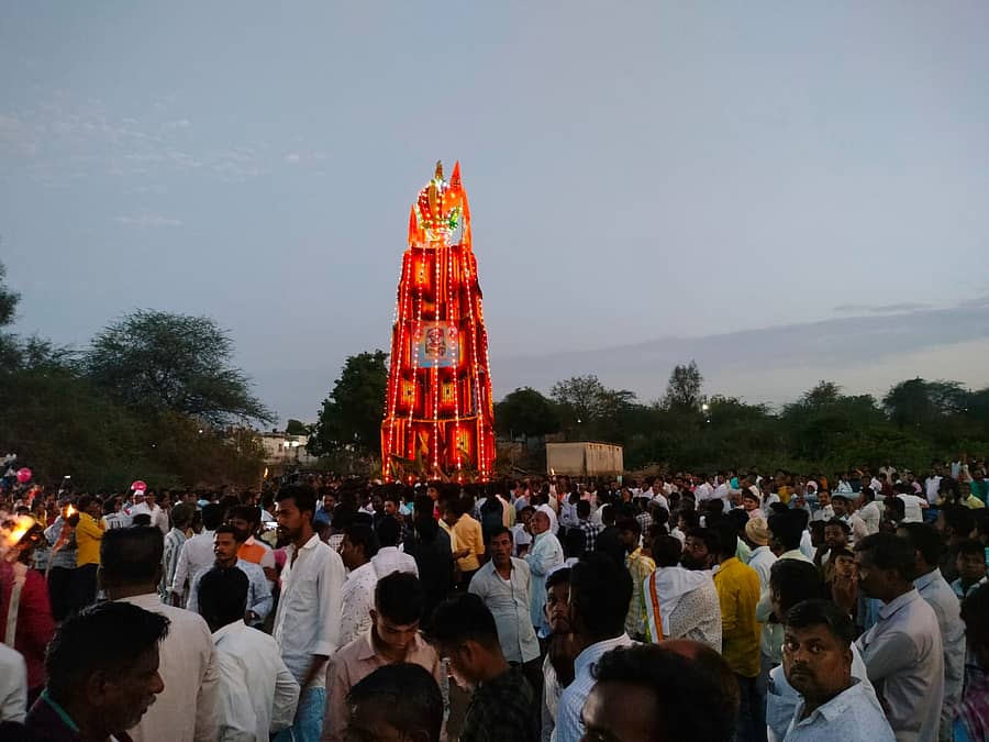 ಚಿಂಚೋಳಿ ತಾಲ್ಲೂಕು ಐನೋಳ್ಳಿಯಲ್ಲಿ ಬಸವಣ್ಣ ದೇವರ ರಥೋತ್ಸವ ಗುರುವಾರ ಸಂಜೆ ಜರುಗಿತು
