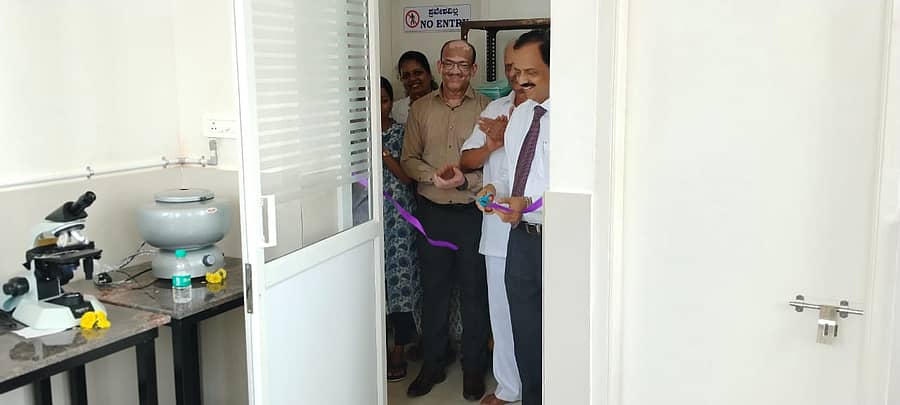 ಶಿರ್ವದ ವಿದ್ಯಾವರ್ಧಕ ಕ್ಯಾಂಪಸ್ನಲ್ಲಿ ನಿಟ್ಟೆ ವಿಶ್ವವಿದ್ಯಾನಿಲಯದ ವತಿಯಿಂದ ಸ್ಥಾಪಿಸಲ್ಪಟ್ಟ ಜಸ್ಟೀಸ್ ಕೆ.ಎಸ್.ಹೆಗ್ಡೆ ಗ್ರಾಮೀಣ ಆರೋಗ್ಯ ಕೇಂದ್ರದಲ್ಲಿ ಆಧುನಿಕ ಉಪಕರಣಗಳನ್ನೊಳಗೊಂಡ ಲ್ಯಾಬೋರೇಟರಿಯನ್ನು ನಿಟ್ಟೆ ವಿಶ್ವವಿದ್ಯಾನಿಲಯದ ಉಪಾಧ್ಯಕ್ಷ ಪ್ರೊ. ಸತೀಷ್ ಕುಮಾರ್ ಭಂಡಾರಿ ಉದ್ಘಾಟಿಸಿದರು