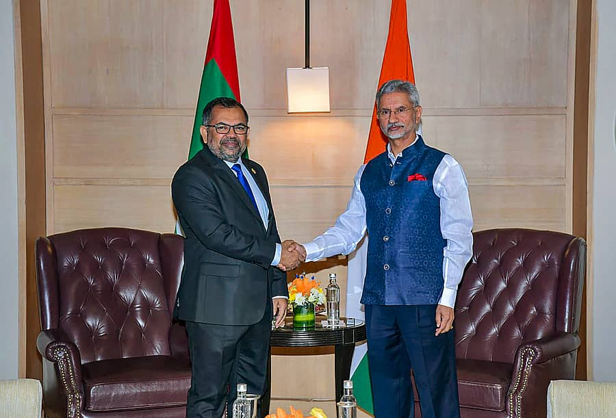 <div class="paragraphs"><p>ಭಾರತದ ವಿದೇಶಾಂಗ ಸಚಿವ ಎಸ್‌. ಜೈಶಂಕರ್‌ ಮತ್ತು ಮಾಲ್ದೀವ್ಸ್‌ನ ವಿದೇಶಾಂಗ ಸಚಿವ ಮೂಸಾ ಜಮೀರ್‌ ಮಾತುಕತೆ ನಡೆಸಿದರು&nbsp; </p></div>