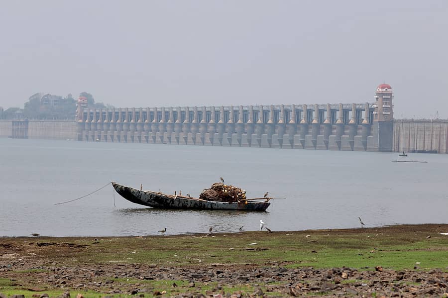 ಹೊಸಪೇಟೆಯಲ್ಲಿರುವ ತುಂಗಭದ್ರಾ ಜಲಾಶಯದ ಒಡಲು ಬರಿದಾಗಿರುವುದು–ಪ್ರಜಾವಾಣಿ ಚಿತ್ರ