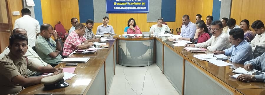 ಮಳೆ ನಿರ್ವಹಣೆಗೆ ಸಂಬಂಧಿಸಿದಂತೆ ಜಿಲ್ಲಾಧಿಕಾರಿ ಸಿ.ಟಿ.ಶಿಲ್ಪಾ ನಾಗ್ ಅವರು ಗುರುವಾರ ಅಧಿಕಾರಿಗಳ ಸಭೆ ನಡೆಸಿದರು. ಜಿಲ್ಲಾ ಪಂಚಾಯಿತಿ ಸಿಇಒ ಆನಂದ್ ಪ್ರಕಾಶ್ ಮೀನಾ, ಎಡಿಸಿ ಗೀತಾ ಹುಡೇದ ಇತರರು ಪಾಲ್ಗೊಂಡಿದ್ದರು