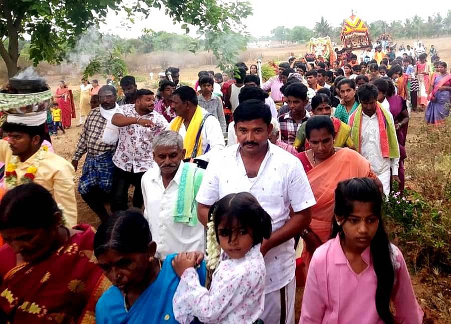 ಶ್ರೀರಾಂಪುರದಲ್ಲಿ ಶುಕ್ರವಾರ ಏಕನಾಥೇಶ್ವರಿ-ಯಲ್ಲಮ್ಮದೇವಿಯ ಹೊಳೆಪೂಜಾ ಕಾರ್ಯಕ್ರಮ ನಡೆಯಿತು