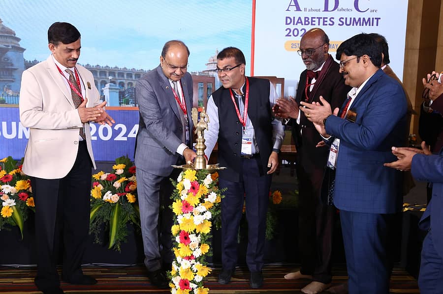 ಬೆಂಗಳೂರಿನ ಬಸವೇಶ್ವರನಗರದ ಡಾ. ಅರವಿಂದ ಡಯಾಬಿಟೀಸ್ ಸೆಂಟರ್‌ ಆಯೋಜಿಸಿದ್ದ ಸಕ್ಕರೆ ಕಾಯಿಲೆ ತಡೆ ಸಮ್ಮೇಳನವನ್ನು ಡಾ. ಬನ್ಸಿ ಸಾಬ್ ಶನಿವಾರ ಉದ್ಘಾಟಿಸಿದರು. ಸೆಂಟರ್‌ನ ಅಧ್ಯಕ್ಷ ಡಾ. ಅರವಿಂದ ಜಗದೀಶ್, ಗಣ್ಯರು ಭಾಗವಹಿಸಿದ್ದರು.