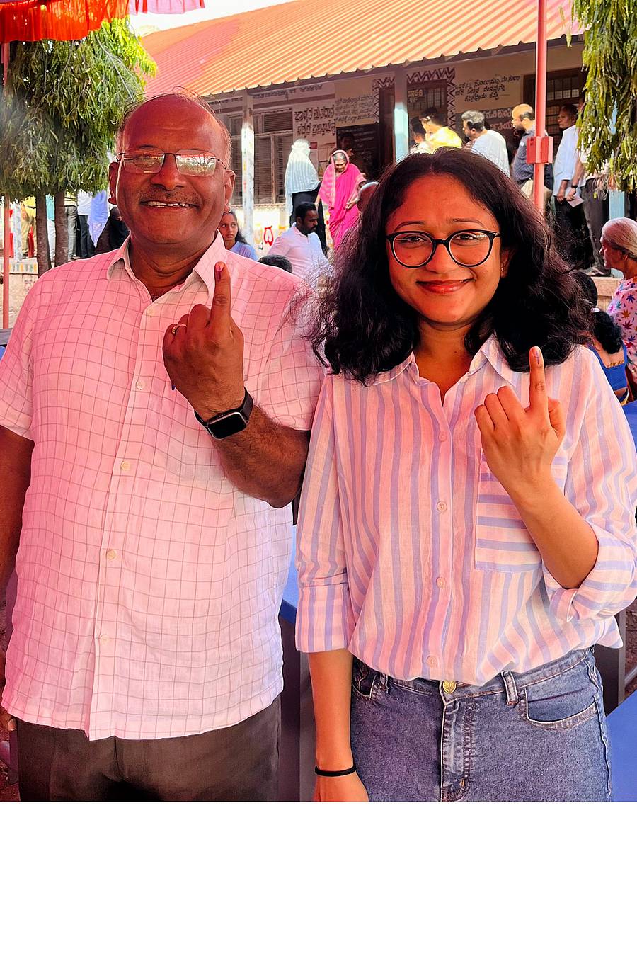 ಬನಹಟ್ಟಿಯ ಚೈತ್ರಾ ಹಜಾರೆ ಜರ್ಮನಿಯಿಂದ ಊರಿಗೆ ಬಂದು ಮಂಗಳವಾರ ಮತದಾನ ಮಾಡಿದರು