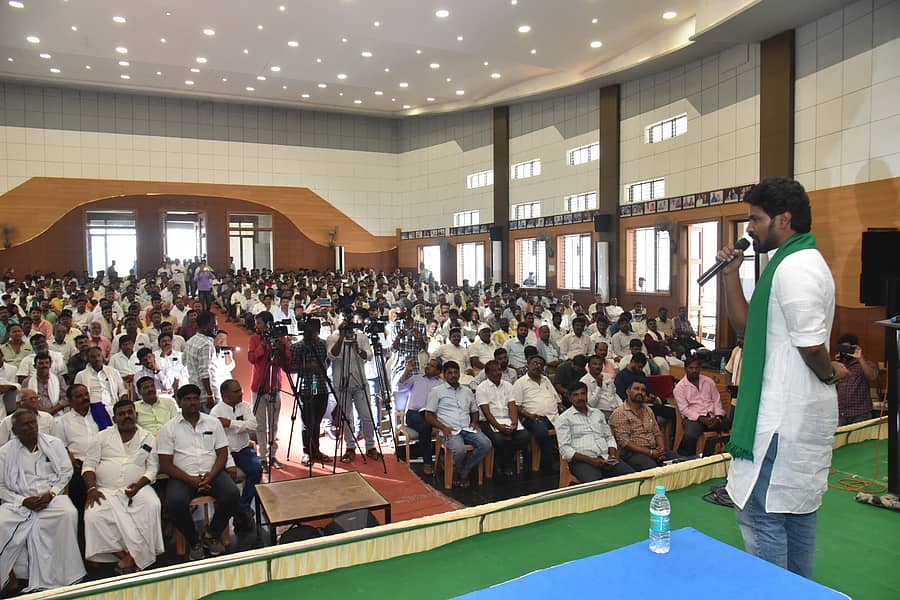 ದಾವಣಗೆರೆಯ ಬಂಟರ ಭವನದಲ್ಲಿ ಶನಿವಾರ ನಡೆದ ಮತದಾರರಿಗೆ ಕೃತಜ್ಞತಾ ಸಮಾರಂಭದಲ್ಲಿ ಜಿ.ಬಿ.ವಿನಯಕುಮಾರ್ ಮಾತನಾಡಿದರು ಪ್ರಜಾವಾಣಿ ಚಿತ್ರ