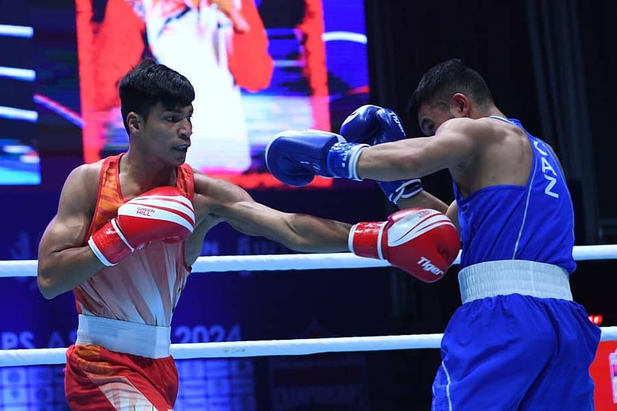 <div class="paragraphs"><p>60 ಕೆ.ಜಿ ವಿಭಾಗದ ಫೈನಲ್‌ನಲ್ಲಿ ಎದುರಾಳಿಗೆ ಪಂಚ್‌ ನೀಡಿದ ಭಾರತದ ಆಕಾಶ್‌ ಗೋರ್ಖಾ (ಎಡ)</p></div>