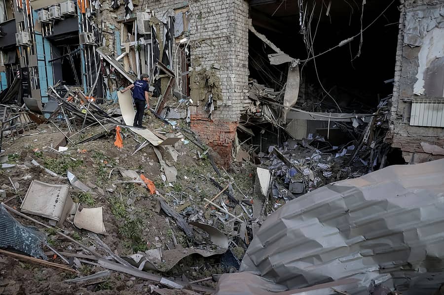 <div class="paragraphs"><p>ರಷ್ಯಾದ ವಾಯುದಾಳಿಯಿಂದ ಹಾನಿಗೊಳಗಾಗಿರುವ ಉಕ್ರೇನ್ನ ಹಾರ್ಕಿವ್ ನಗರ</p></div>