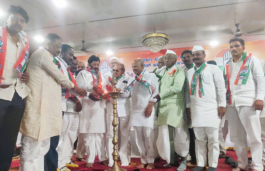 ಅಫಜಲಪುರ ಪಟ್ಟಣದಲ್ಲಿ ಶುಕ್ರವಾರ ಕಾಂಗ್ರೆಸ್ ಪಕ್ಷದ ಲೋಕಸಭೆ ಅಭ್ಯರ್ಥಿ ರಾಧಾಕೃಷ್ಣ ದೊಡ್ಡಮನಿ ಪರ ನಡೆದ ಪ್ರಚಾರ ಸಭೆಯನ್ನು ಸಚಿವ ಶರಣಪ್ರಕಾಶ ಪಾಟೀಲ ಉದ್ಘಾಟಿಸಿದರು