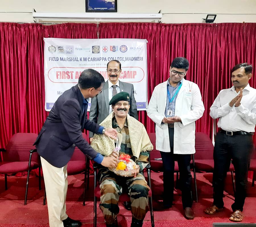 19ನೇ ಕರ್ನಾಟಕ ಬಟಾಲಿಯನ್ ಎನ್ಸಿಸಿಯ ಕಮಾಂಡಿಂಗ್ ಅಧಿಕಾರಿ ಲೆಫ್ಟಿನೆಂಟ್ ಕರ್ನಲ್ ಚಾಕೋ ವಿ.ಡಿ. ಅವರನ್ನು ಕಾರ್ಯಕ್ರಮದಲ್ಲಿ ಸನ್ಮಾನಿಸಲಾಯಿತು.