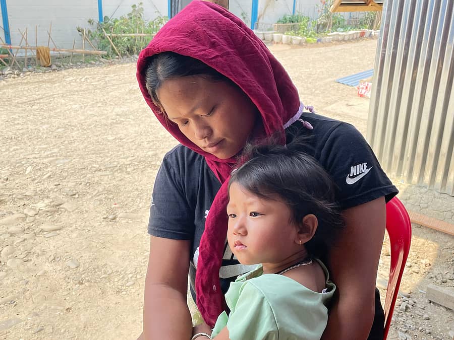 ಕುಕಿ ಮಹಿಳೆ ಮಿಜೋರಾಮ್ನಲ್ಲಿ ತನ್ನ ಮಗುವನ್ನು ಭೇಟಿ ಮಾಡುತ್ತಾರೆ. ಮಕ್ಕಳೊಂದಿಗೆ ಇಂಫಾಲ್ನಲ್ಲಿ ವಾಸಿಸುವ ಪತಿ ತಿಂಗಳಿಗೊಮ್ಮೆ ಅವರನ್ನು ಮಿಜೋರಾಮ್ಗೆ ಕರೆತರುತ್ತಾರೆ –ಪಿಟಿಐ