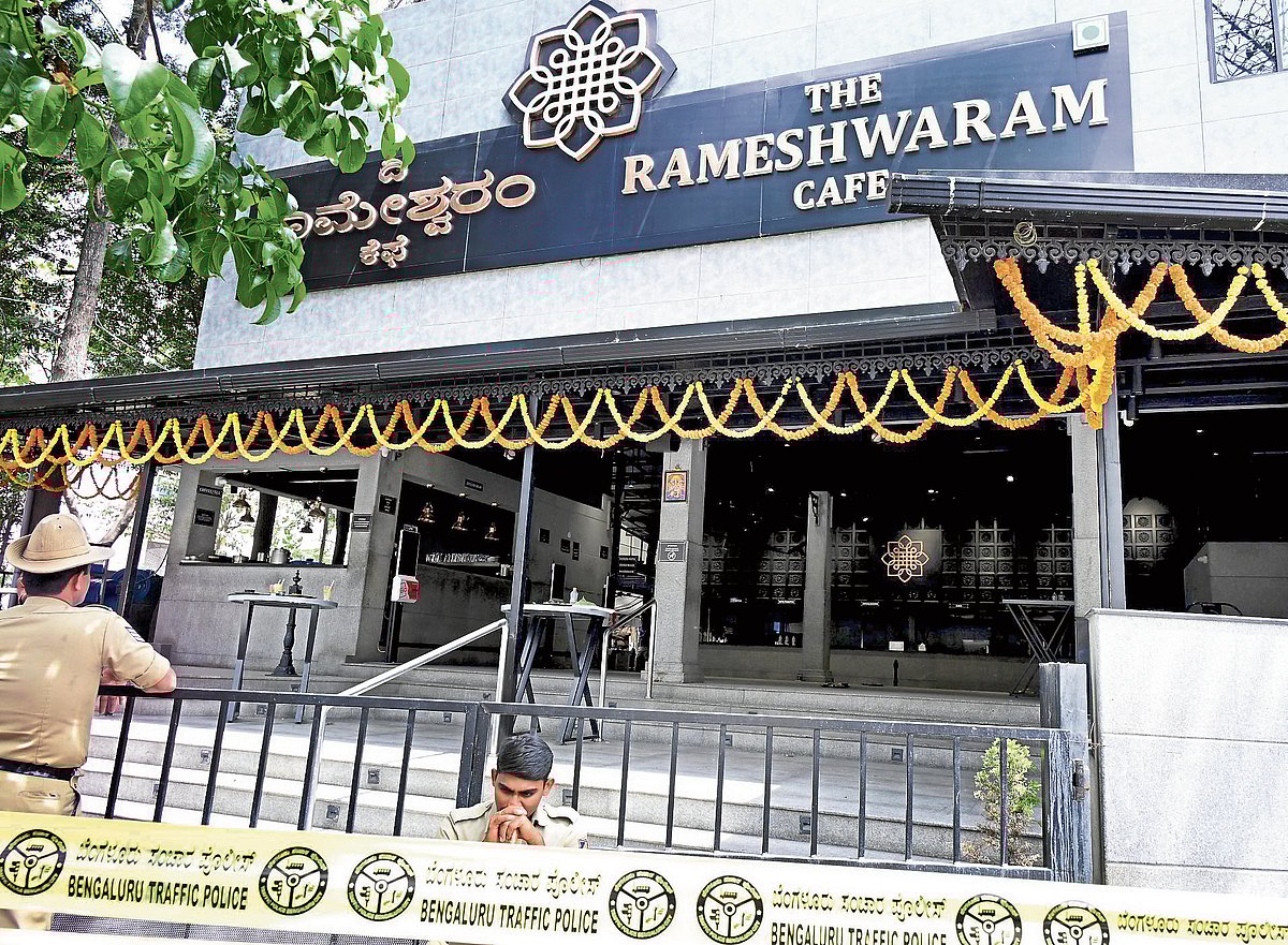 ಊಟದಲ್ಲಿ ಹುಳು ಪತ್ತೆ: ‘ದಿ ರಾಮೇಶ್ವರ ಕೆಫೆ’ ಮಾಲೀಕರು,ವ್ಯವಸ್ಥಾಪಕರ ವಿರುದ್ಧ FIR