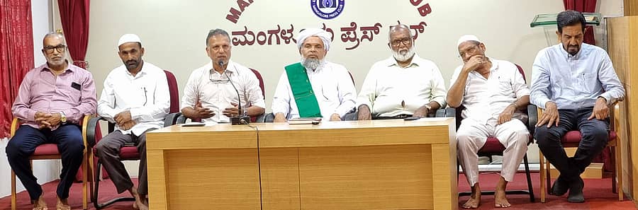 ಅಬ್ದುಲ್ ನಾಸಿರ್ ಲಕ್ಕಿಸ್ಟಾರ್ ಪತ್ರಿಕಾಗೋಷ್ಠಿಯಲ್ಲಿ ಮಾತನಾಡಿದರು. ಸೈಯದ್ ಅಶ್ರಫ್ ಅಸ್ಸಖಾಫ್ ತಂಙಳ್, ಎಸ್.ಎಂ.ರಫೀಕ್, ಮುಹಮ್ಮದ್ ಹನೀಫ್, ಬಿ.ಎಸ್.ಬಶೀರ್, ಹನೀಫ್ ಗೋಳ್ತಮಜಲು ಮತ್ತು ಮುಹಮ್ಮದ್ ರಫೀಕ್ ಪಾಲ್ಗೊಂಡಿದ್ದರು