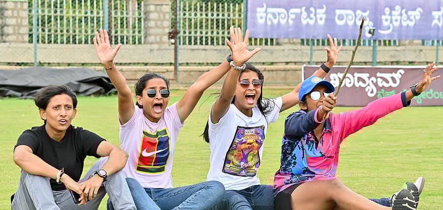 <div class="paragraphs"><p>ಮಹಿಳಾ ಕ್ರಿಕೆಟ್‌ ವೀಕ್ಷಕರು</p></div>