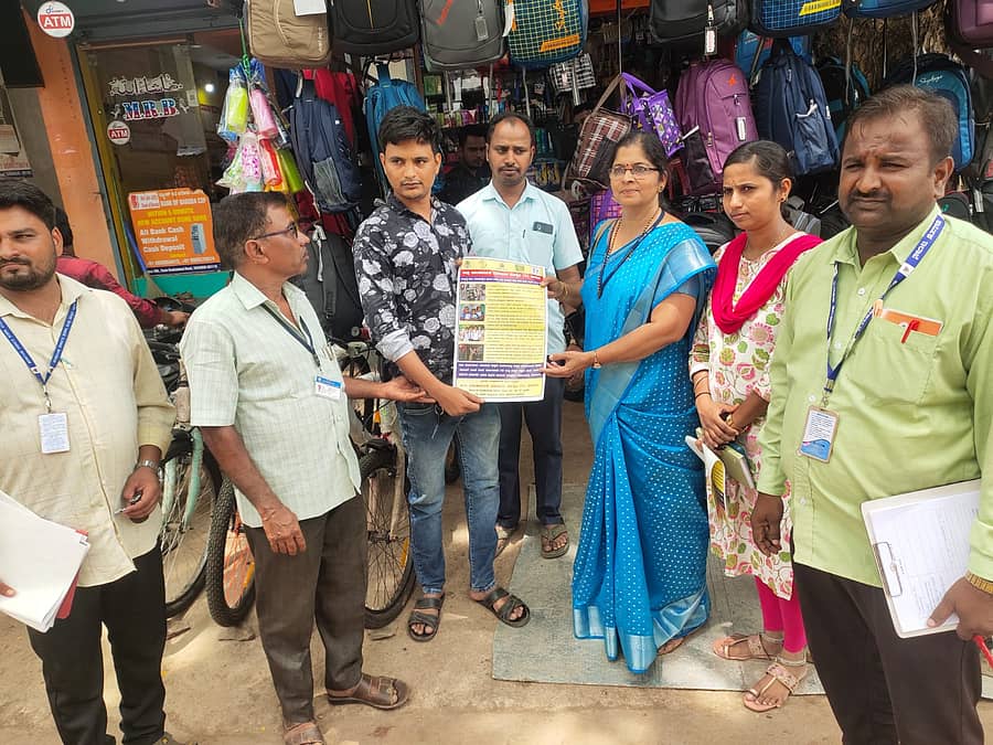 ಸವಣೂರ ತಾಲ್ಲೂಕಿನ ವಿವಿಧ ಉದ್ದಿಮೆಗಳಿಗೆ ಭೇಟಿ ನೀಡಿ, ಬಾಲಕಾರ್ಮಿಕರ ತಪಾಸಣೆ ನಡೆಸುವ ಜತೆಗೆ ಜಾಗೃತಿ ಮೂಡಿಸಲಾಯಿತು