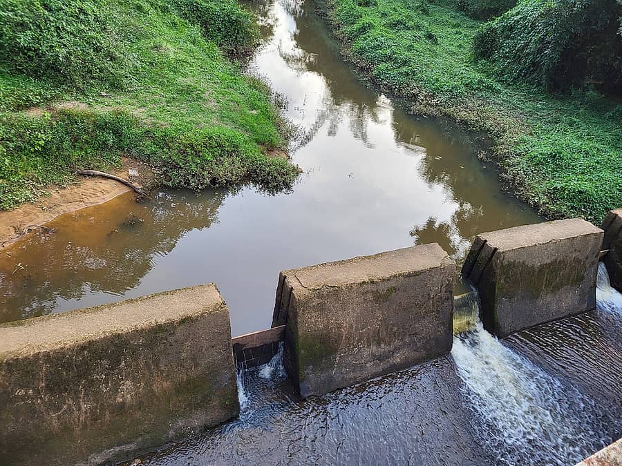 ಮಳೆಯಿಂದಾಗಿ ಕದನೂರು ಹೊಳೆ ಇದೀಗ ಮತ್ತೆ ಹರಿಯಲಾರಂಭಿಸಿದೆ.