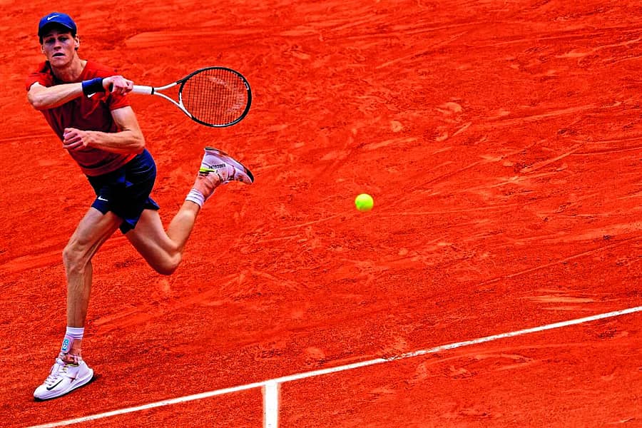 <div class="paragraphs"><p>ಚೆಂಡನ್ನು ಹಿಂತಿರುಗಿಸುತ್ತಿರುವ ಸಿನ್ನರ್</p></div>