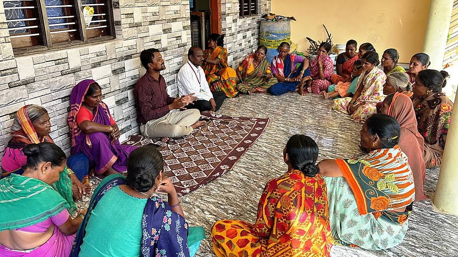 ಸೈದಾಪುರ ಸಮೀಪದ ಕಾಳೆಬೆಳಗುಂದಿ ಗ್ರಾಮದಲ್ಲಿ ಧರ್ಮಸ್ಥಳ ಗ್ರಾಮಾಭಿವೃದ್ಧಿ ಯೋಜನೆಯ ಜ್ಞಾನ ವಿಕಾಸ ಕೇಂದ್ರದಿಂದ ಏರ್ಪಡಿಸಿದ್ದ ಶಿಕ್ಷಣ ಜಾಗೃತಿ ಕಾರ್ಯಕ್ರಮದಲ್ಲಿ ಭೀಮಣ್ಣ ಬಿ.ವಡವಟ್ ಮಾತನಾಡಿದರು