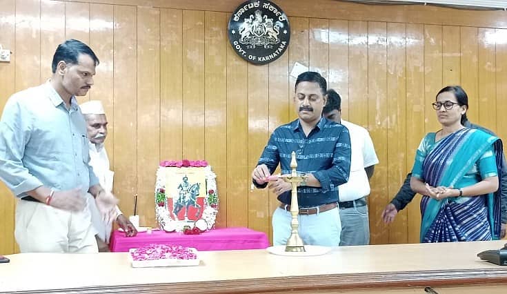 ಬೀದರ್ನಲ್ಲಿ ಗುರುವಾರ ಏರ್ಪಡಿಸಿದ್ದ ಕಾರ್ಯಕ್ರಮವನ್ನು ಹೆಚ್ಚುವರಿ ಜಿಲ್ಲಾಧಿಕಾರಿ ಶಿವಕುಮಾರ ಶೀಲವಂತ ಉದ್ಘಾಟಿಸಿದರು