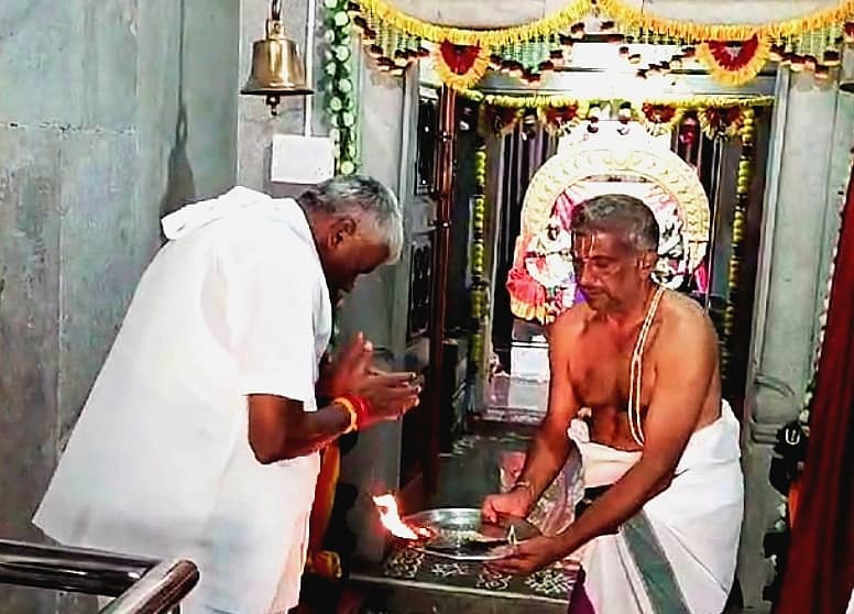 ಹೊಳೆನರಸೀಪುರದ ರಘುಪತಿ ದೇವಾಲಯದಲ್ಲಿ ಶಾಸಕ ಎಚ್.ಡಿ. ರೇವಣ್ಣ ಪೂಜೆ ಸಲ್ಲಿಸಿದರು
