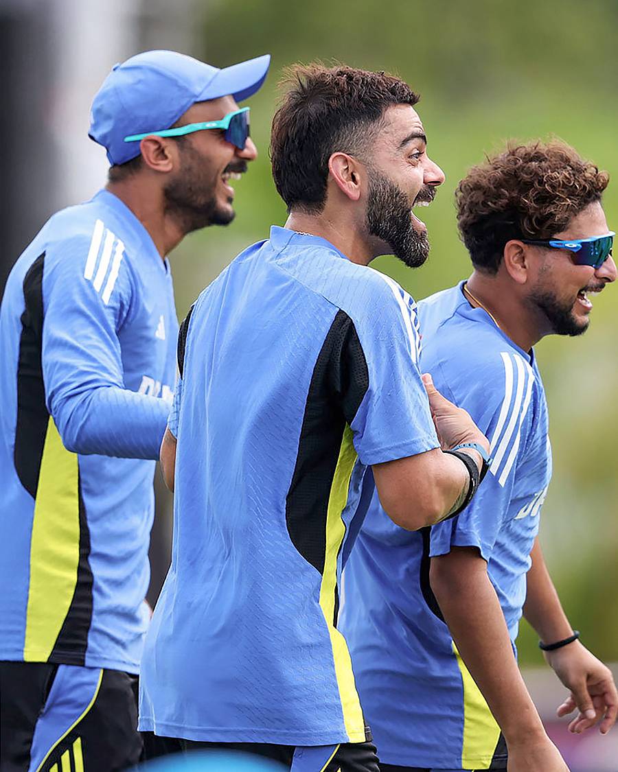 ಅಕ್ಷರ್ ಪಟೇಲ್, ವಿರಾಟ್ ಕೊಹ್ಲಿ ಮತ್ತು ಕುಲದೀಪ್ ಯಾದವ್ –ಪಿಟಿಐ ಚಿತ್ರ