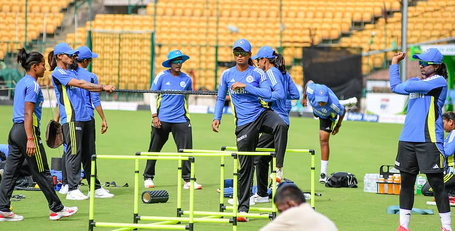 ಭಾರತ ತಂಡದ ಆಟಗಾರ್ತಿಯರ ಅಭ್ಯಾಸ –ಪ್ರಜಾವಾಣಿ ಚಿತ್ರ