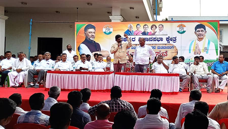 ಕನಕಪುರ ನಗರದಲ್ಲಿ ನಡೆದ ಕೃತಜ್ಞತಾ ಸಭೆಯಲ್ಲಿ ಡಿ.ಕೆ.ಸುರೇಶ್‌ ಮಾತನಾಡಿದರು