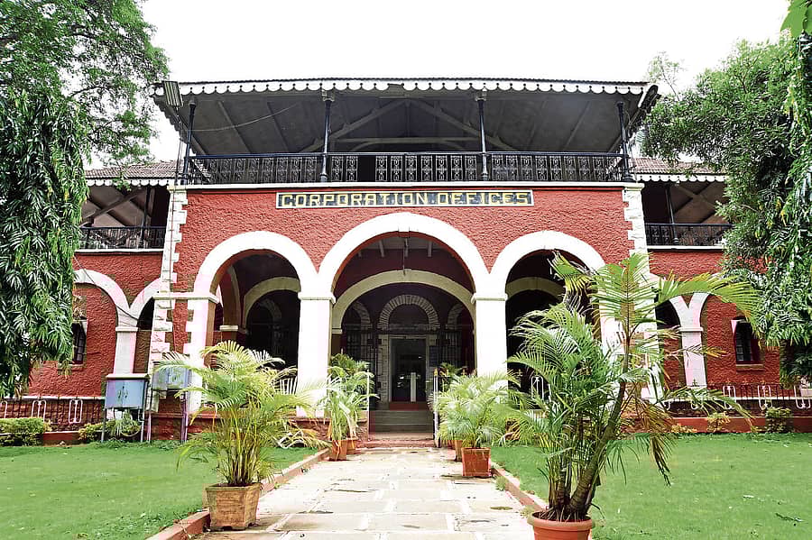 ಹುಬ್ಬಳ್ಳಿಯಲ್ಲಿರುವ ಮಹಾನಗರ ಪಾಲಿಕೆ ಕಚೇರಿ  ಕಟ್ಟಡ