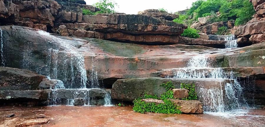 ಶಿರೂರ ಬೆಟ್ಟದಲ್ಲಿ ಸೃಷ್ಟಿಯಾಗಿರುವ ಜಲಪಾತದ ವೈಭವ
