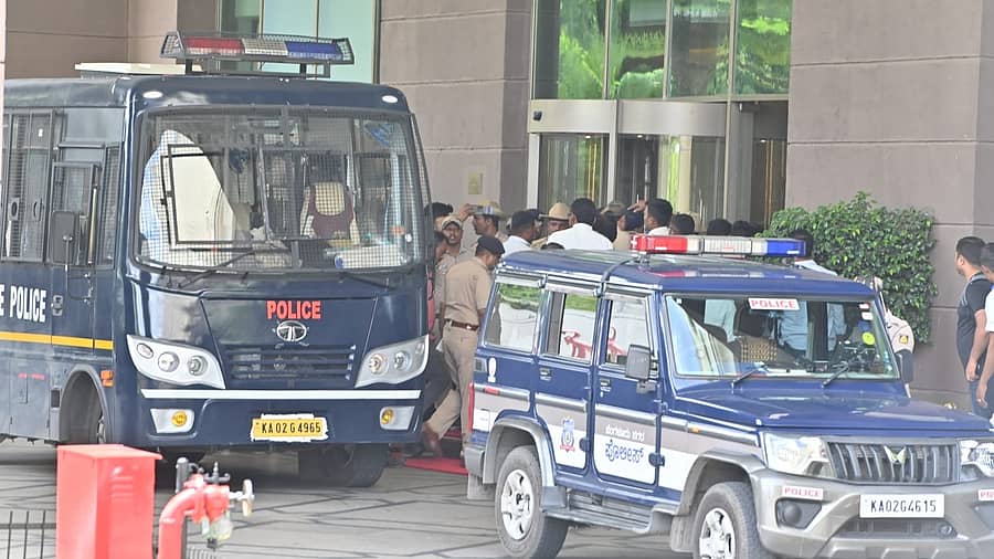 <div class="paragraphs"><p>ಮೈಸೂರಿನ ರಾಡಿಸನ್ ಬ್ಲೂ ಪ್ಲಾಜಾ ಹೋಟೆಲ್</p></div>