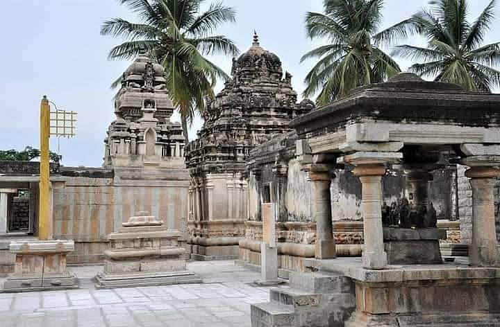 ಮುಳಬಾಗಿಲು ತಾಲ್ಲೂಕಿನ ಆವಣಿಯಲ್ಲಿ ಇರುವ ಐತಿಹಾಸಿಕ ರಾಮಲಿಂಗೇಶ್ವರ ದೇವಾಲಯದ ಹೊರನೋಟ