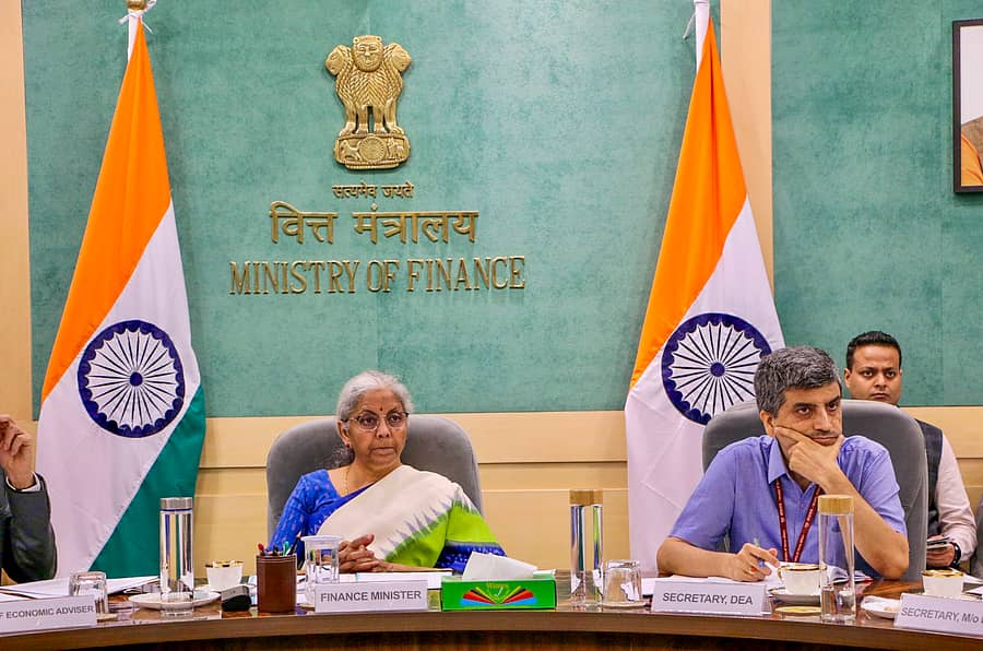 <div class="paragraphs"><p>ಕೇಂದ್ರ ಹಣಕಾಸು ಸಚಿವೆ ನಿರ್ಮಲಾ ಸೀತಾರಾಮನ್ ಅವರು ಕಾರ್ಮಿಕ ಸಂಘಟನೆಗಳ ಪ್ರತಿನಿಧಿಗಳ ಜೊತೆ ಮಂಗಳವಾರ ಬಜೆಟ್ ಪೂರ್ವಭಾವಿ ಸಭೆ ನಡೆಸಿದರು. </p></div>