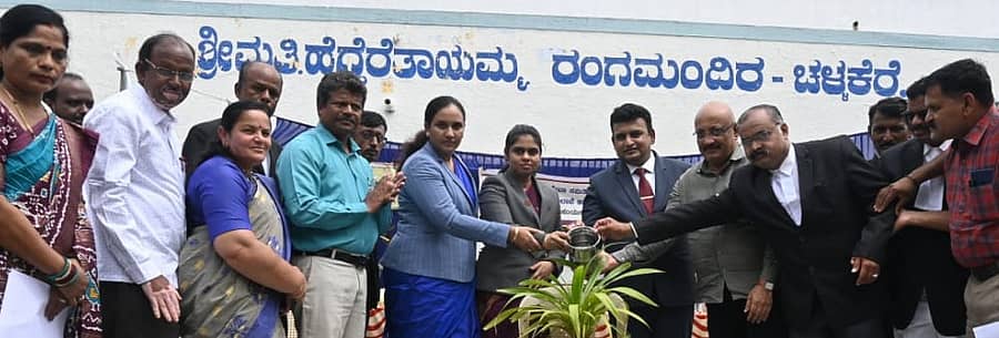 ಚಳ್ಳಕೆರೆಯಲ್ಲಿ ಬುಧವಾರ ಹಮ್ಮಿಕೊಂಡಿದ್ದ ವಿಶ್ವ ಬಾಲಕಾರ್ಮಿಕರ ವಿರೋಧಿ ದಿನಾಚರಣೆಯನ್ನು ಹಿರಿಯ ಸಿವಿಲ್ ನ್ಯಾಯಾಧೀಶ ಶಮೀರ್ ಪಿ.ನಂದ್ಯಾಲ್ ಉದ್ಘಾಟಿಸಿದರು