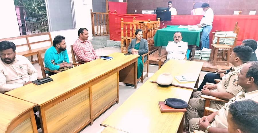 ಸೇಡಂನಲ್ಲಿ ಶುಕ್ರವಾರ ಹಿರಿಯ ಸಿವಿಲ್ ನ್ಯಾಯಾಧೀಶ ಸಾಗರ ಗುರುಗೌಡ ಪಾಟೀಲ ಅಧ್ಯಕ್ಷತೆಯಲ್ಲಿ ಲೋಕ ಅದಾಲತ್ ಪೂರ್ವಭಾವಿ ಸಭೆ ಜರುಗಿತು