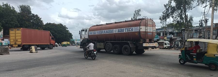 ಶಿರಾದ ಅಂಬೇಡ್ಕರ್ ವೃತ್ತದಲ್ಲಿ ಸಂಚಾರ ದೀಪ ಇಲ್ಲ
