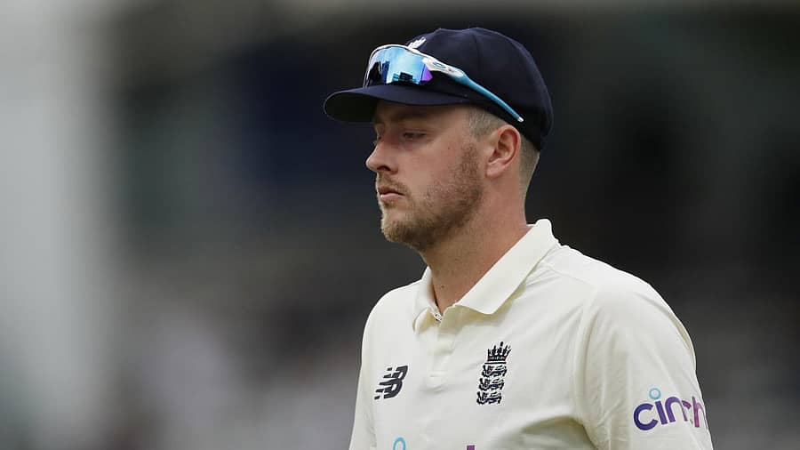 <div class="paragraphs"><p>ಓಲಿ ರಾಬಿನ್ಸನ್</p></div>