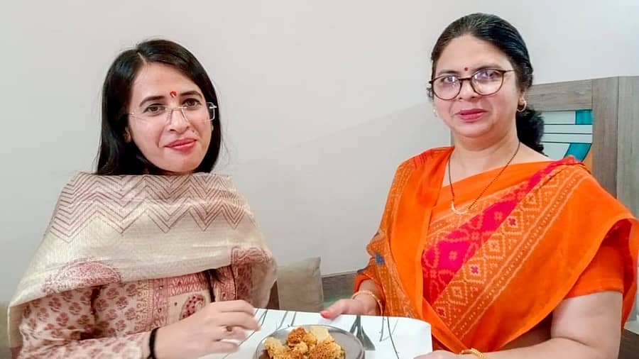 ತಾಯಿಯೊಂದಿಗೆ ಪ್ರಿಯಾಲ್ ಯಾದವ್