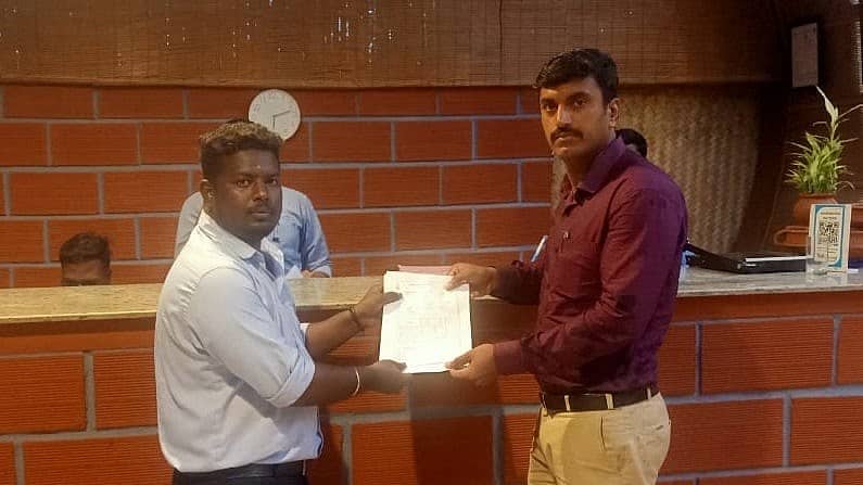 ರಾಮನಗರ ಜಿಲ್ಲೆಯ ರೆಸಾರ್ಟ್‌ವೊಂದರ ಸಿಬ್ಬಂದಿಗೆ ನೋಟಿಸ್ ನೀಡಿದ ಪ್ರವಾಸೋದ್ಯಮ ಇಲಾಖೆಯ ಸಹಾಯಕ ನಿರ್ದೇಶಕ ರವಿಕುಮಾರ್ ಎಚ್‌.ಡಿ