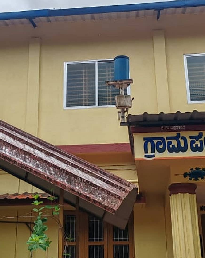 ಮಳೆಗಾಲದಲ್ಲಿ ಮಳೆ ಪ್ರಮಾಣ ಅಳೆಯಲು ಸಜ್ಜಾಗಿರುವ ಶಿರಸಿ ತಾಲ್ಲೂಕಿನ ಇಟಗುಳಿ ಪಂಚಾಯಿತಿ ವ್ಯಾಪ್ತಿಯ ಮಾಪನ ಯಂತ್ರ