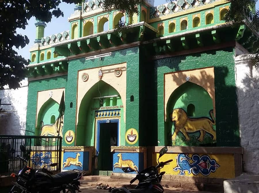 ಬೀಳಗಿ ಸಮೀಪದ ಬಾಡಗಂಡಿ ವ್ಯಾಪ್ತಿಯ ಗುರು ಹಜರತ್ ಪೀರ್ ಹಸನಡೋಂಗ್ರಿ ಸಾಹೇಬ್ ದರ್ಗಾ