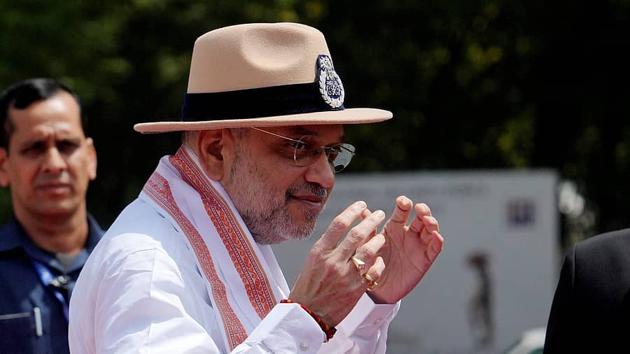 <div class="paragraphs"><p>ಗೃಹ ಸಚಿವರಾಗಿ ಅಧಿಕಾರ ವಹಿಸುವುದಕ್ಕೂ ಮುನ್ನ ಅಮಿತ್‌ ಶಾ ಅವರು ನವದೆಹಲಿಯ ರಾಷ್ಟ್ರೀಯ ಪೊಲೀಸ್‌ ಸ್ಮಾರಕಕ್ಕೆ ಭೇಟಿ ನೀಡಿದ ಗೌರವ ಸಲ್ಲಿಸಿದರು</p></div>